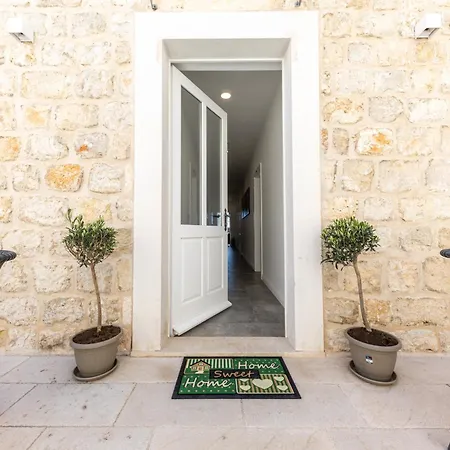 Franciscan Rooms, Old Town בית הארחה