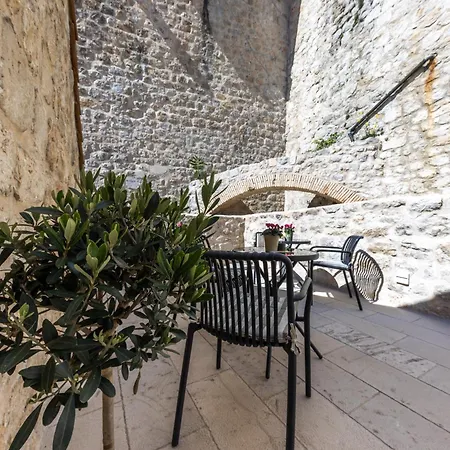Franciscan Rooms, Old Town בית הארחה
