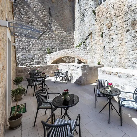 Franciscan Rooms, Old Town בית הארחה
