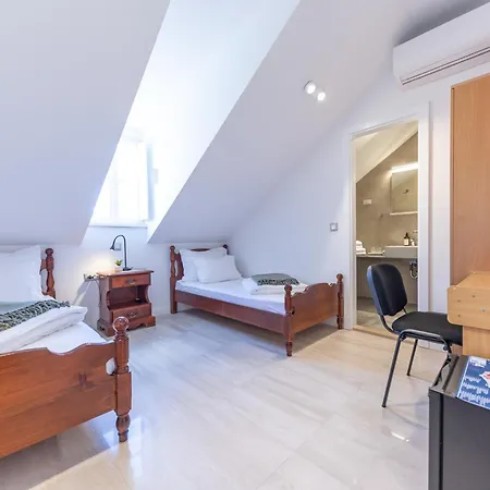 Franciscan Rooms, Old Town בית הארחה