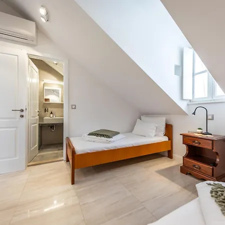 בית הארחה Franciscan Rooms, Old Town