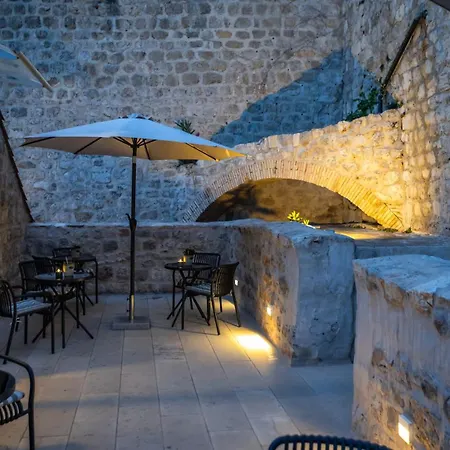 בית הארחה Franciscan Rooms, Old Town 3*